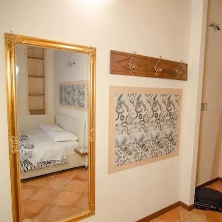 Borgo Delle Colonne 16 *